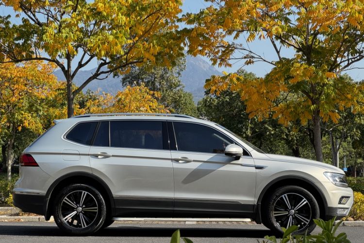 Used Volkswagen Tiguan L 2019 330TSI Automatic Two-Wheel Drive Panoramic Comfort Edition China VI Standard
