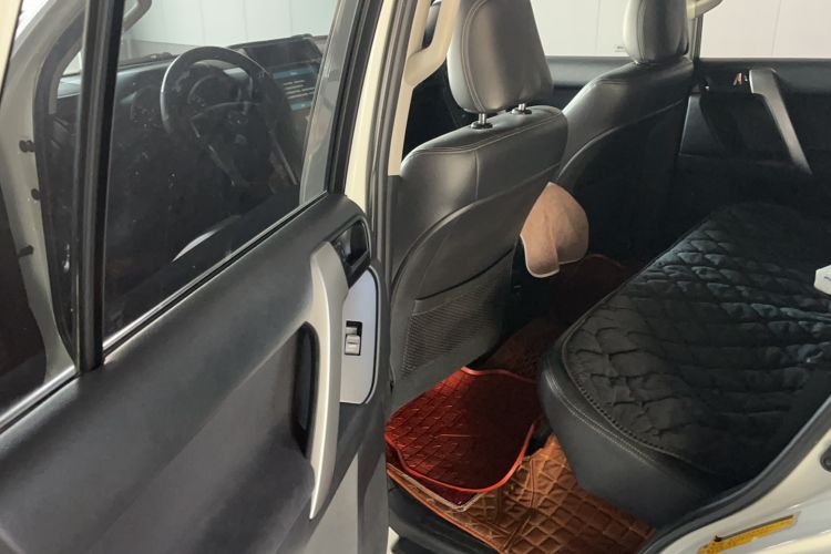 Used Toyota Prado 2015 2.7L Automatic Standard Edition Interior 4