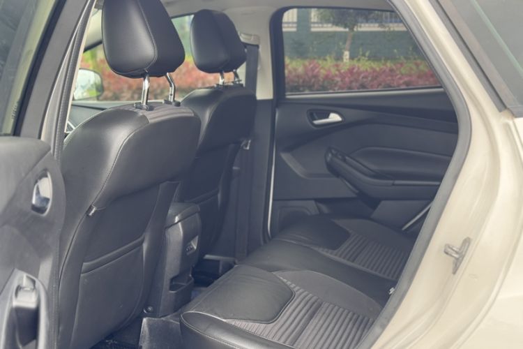 Used Ford Focus 2018 Sedan Classic 1.6L Automatic Trendy SmartDrive Edition Interior 3