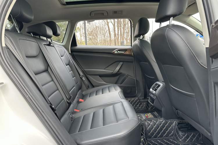 Used Volkswagen Tharu 2020 330TSI All-Wheel-Drive Luxury Edition China VI Standard
