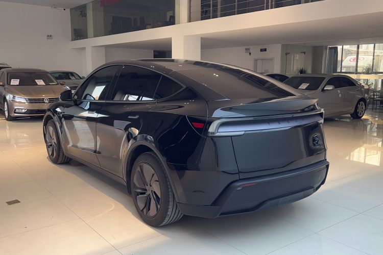 Used Tesla Model Y 2025 Rear-Wheel-Drive Version