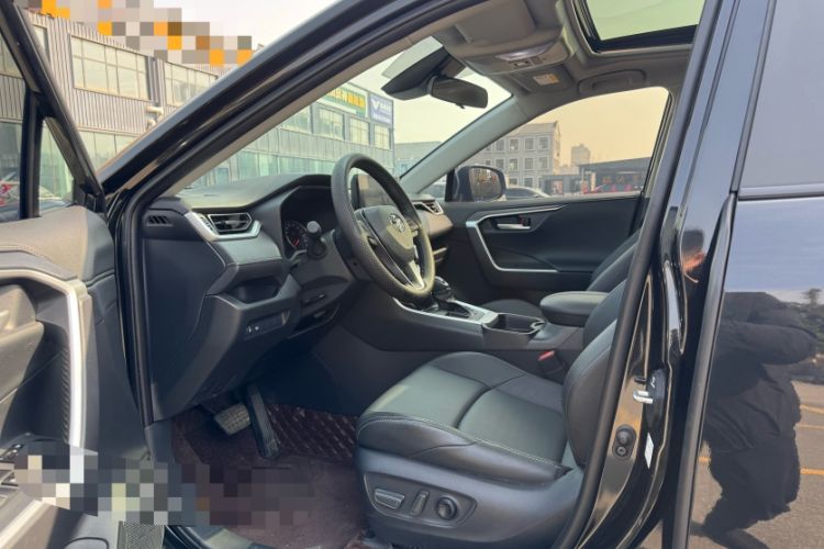 Used Toyota Wildlander 2023 2.0L CVT Two-Wheel Drive Urban Edition Left Front Seat