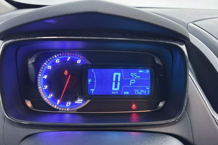 Used Chevrolet Trax 2016 1.4T Automatic Two-Wheel Drive Comfort Version with Sunroof Odometer Close Up