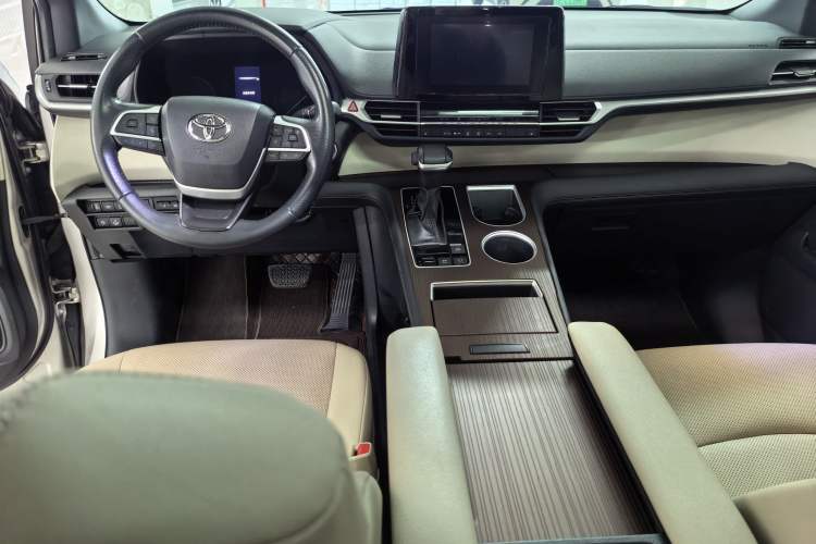 Used Toyota Sienna 2021 2.5L Hybrid Luxury Edition
