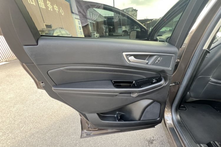 Used Ford Edge 2015 2.0T GTDi Two-Wheel-Drive High-Line Version