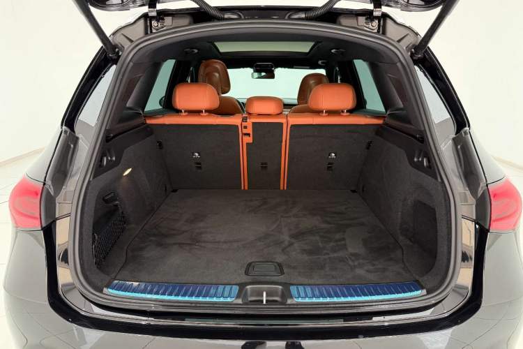 Used Mercedes-Benz GLC 2025 GLC 300 L 4MATIC Dynamic Model 5 Seats