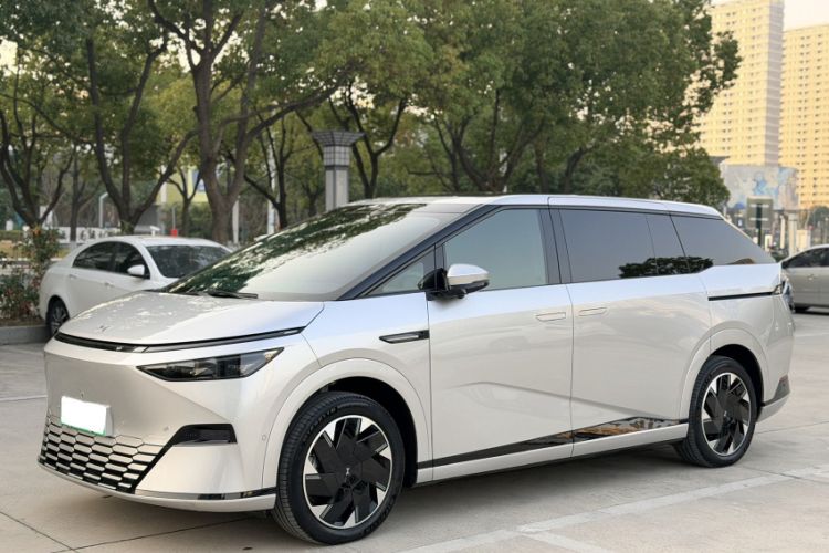 Used XPeng X9 2024 640 All-Wheel Drive High-Performance Max