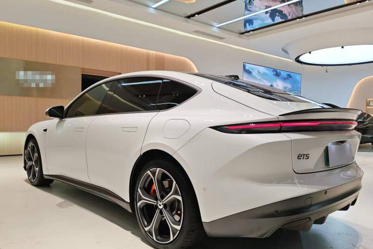 Used Nio ET5 2022 75 kWh Exterior 6