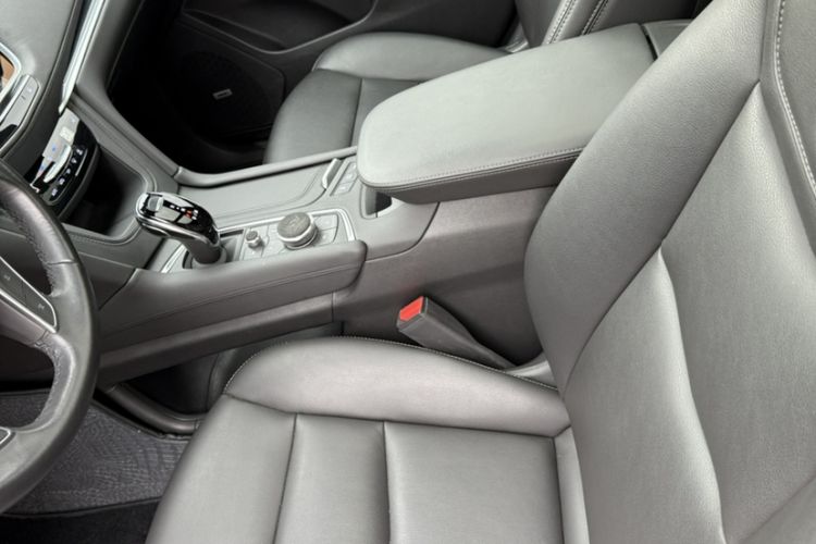 Used Cadillac XT5 2023 2.0T Two-Wheel-Drive Fashion Edition Interior 4