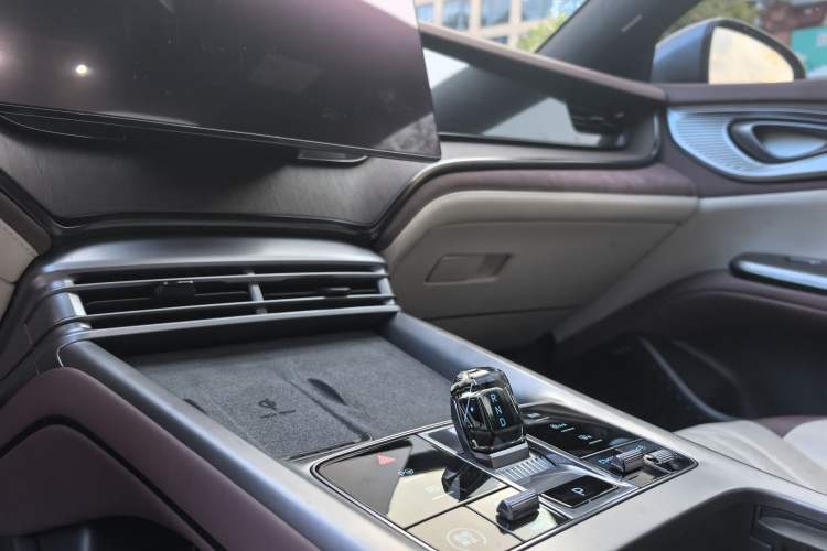 Used BYD Seal 2023 DM-i 1.5T 200km Flagship Model
