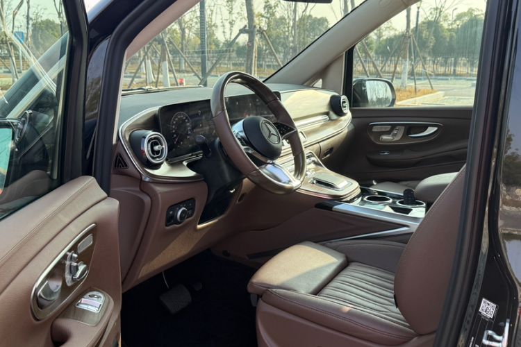 Used Mercedes-Benz V-Class 2024 V 300 Pilot Edition
