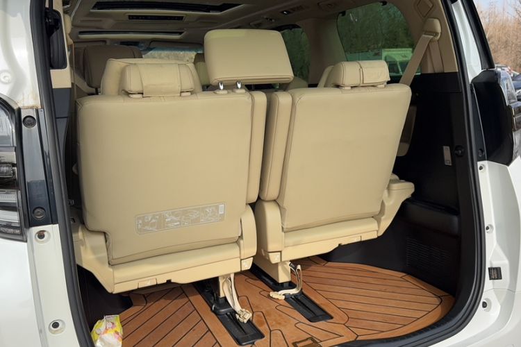 Used Toyota Vellfire 2023 Crown Dual-Engine 2.5L HV Prestige Edition
