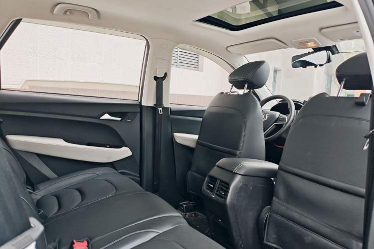 Used Baojun 530 2019 1.5T CVT Luxury Model 7 Seats China V Emission Standard
