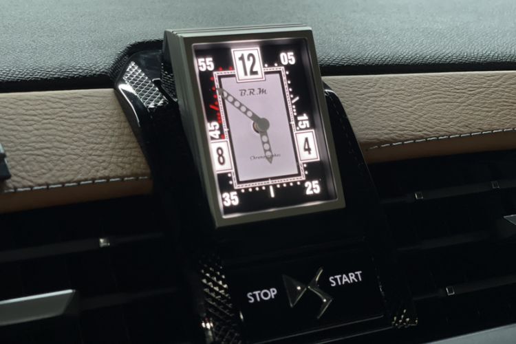 Used DS 7 2018 45THP Rivoli Pioneer Edition Interior 2