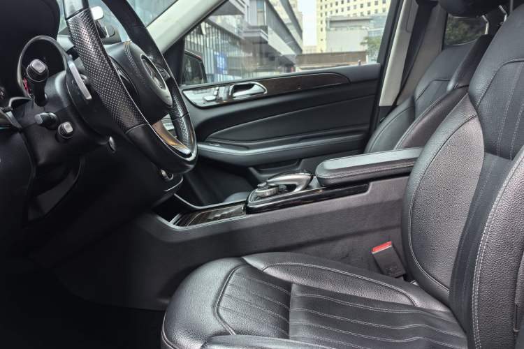 Used Mercedes-Benz GLS 2018 GLS 400 4MATIC Dynamic Model Interior 2