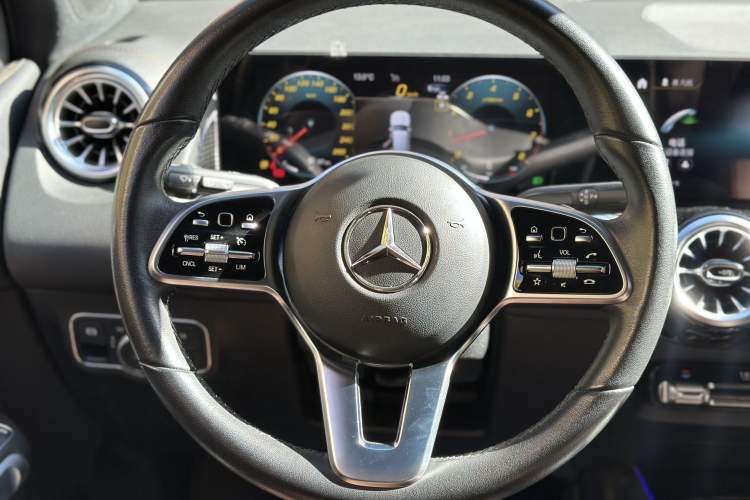 Used Mercedes-Benz GLB 2023 GLB 220 Fashion Model