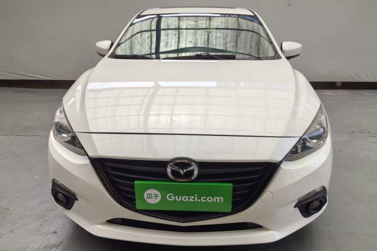Used Mazda 3 Axela 2014 Sedan 1.5L Automatic Luxury Model
