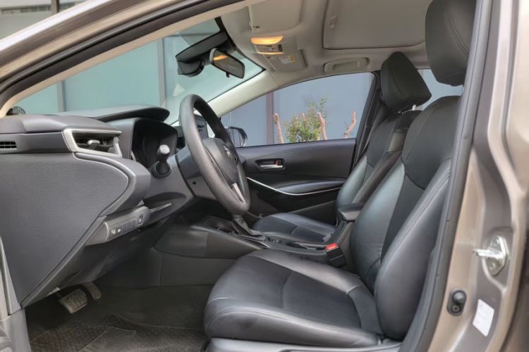 Used Toyota Corolla 2021 Dual-Motor 1.8L E-CVT Elite Edition Interior 8