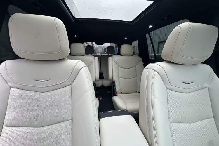 Used Cadillac XT6 2020 28T Six-Seater Luxury Sporty Enjoy-the-Comfort Safety Edition
