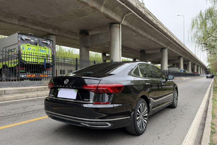 Used Volkswagen Passat 2020 330TSI Luxury Edition China VI Exterior 2