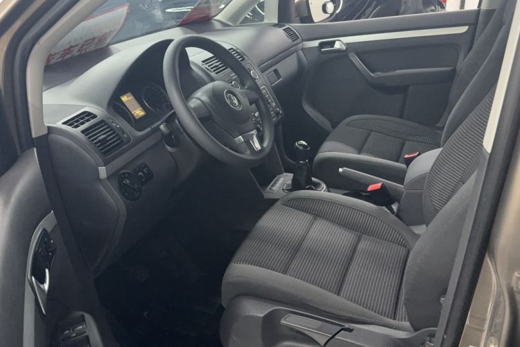 Used Volkswagen Touran 2015 1.4T Manual Fashion Edition 5-Seater Interior 4