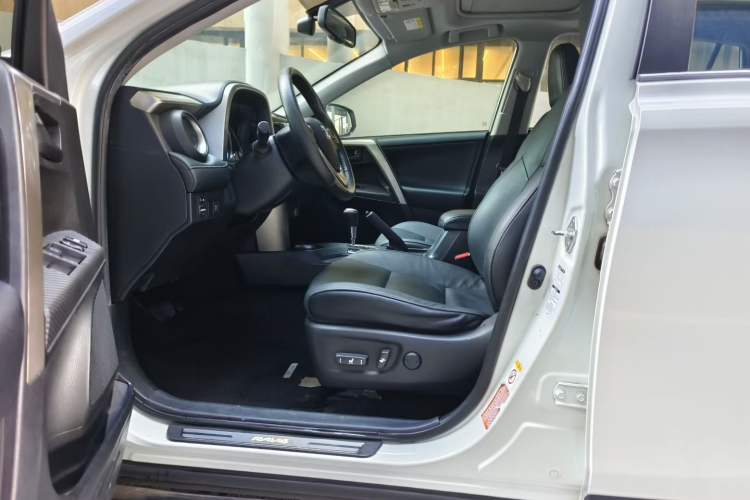 Used Toyota RAV4 2015 2.5L Automatic 4x4 Elite Edition
