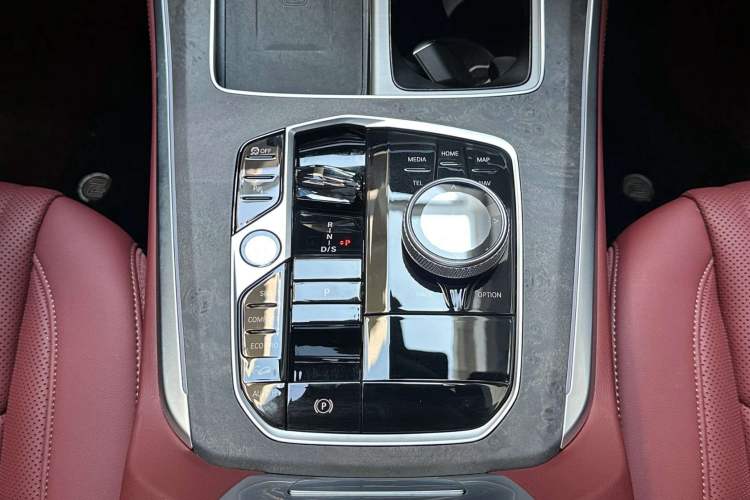 Used BMW X5 2025 Model, xDrive 30Li Prestige M Sport Night Package Gear Lever