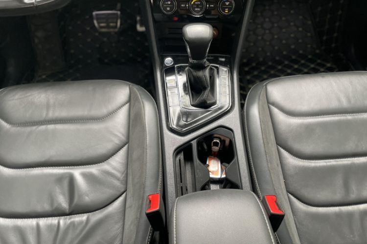 Used Volkswagen Tiguan L 2021 330TSI Automatic Two-Wheel Drive R-Line Enhanced Edition
