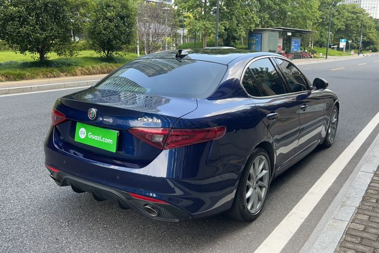 Used Alfa Romeo Giulia 2017 2.0T 200HP Luxury Edition
