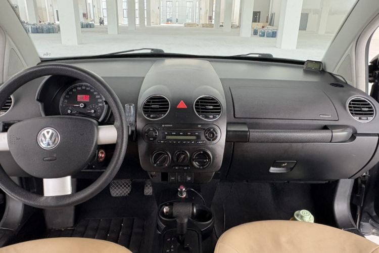 Used Volkswagen Beetle 2010 1.6 AT
