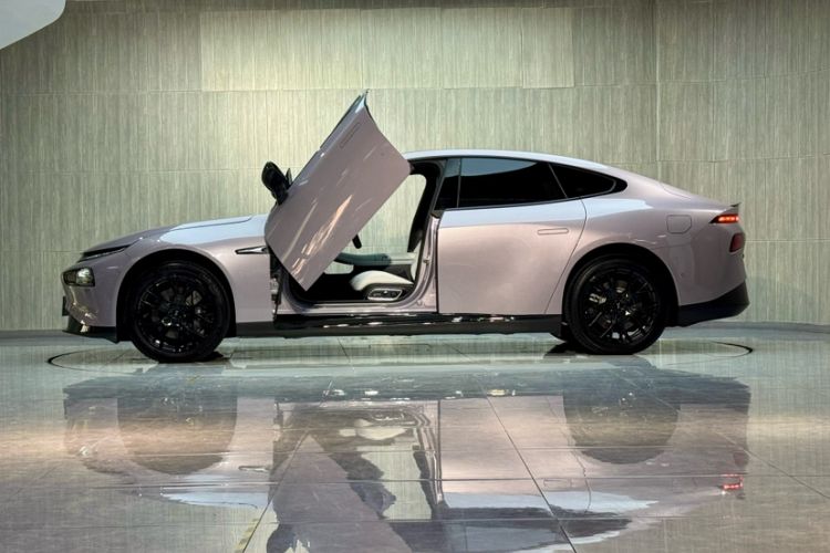 Used XPeng P7 2024 P7i 702 Max Pengyi Edition Exterior 4