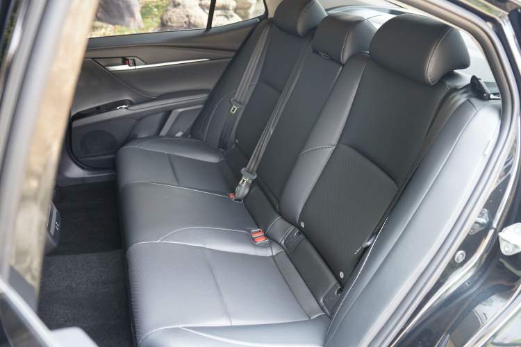 Used Toyota Camry 2026 Model Dual-Engine 2.0HGVP Luxury Edition Interior 7