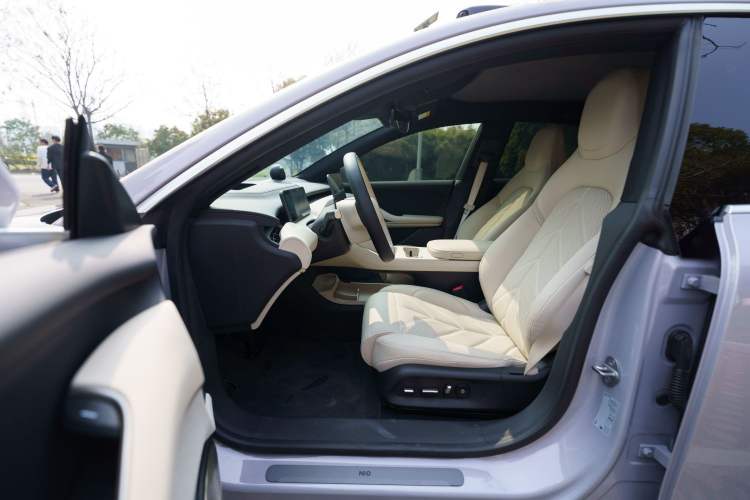 Used Nio ET5 2025 75 kWh Interior 2