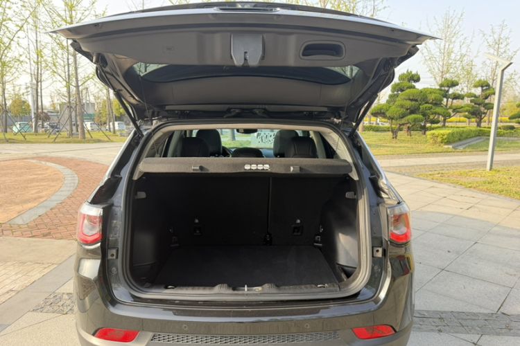 Used Jeep Compass 2017 200T Automatic Family Edition
