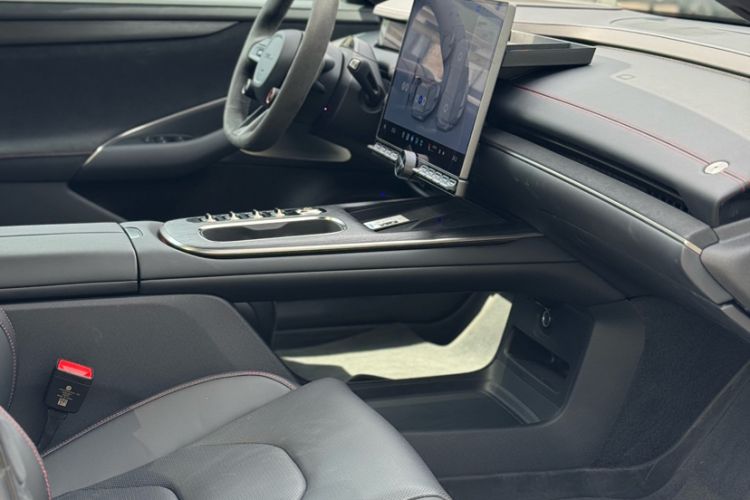 Used Xiaomi Auto SU7 2024 Four-Wheel Drive Ultra-Long Range Advanced Intelligent Driving Max Edition
