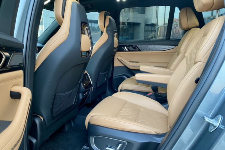 Used Lynk & Co 09 2021 2.0T Halo Six-Seater