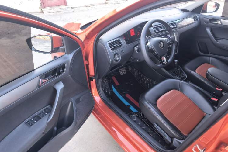 Used Volkswagen Santana 2017 Haval H6 1.6L Automatic Fashion Edition Interior 2