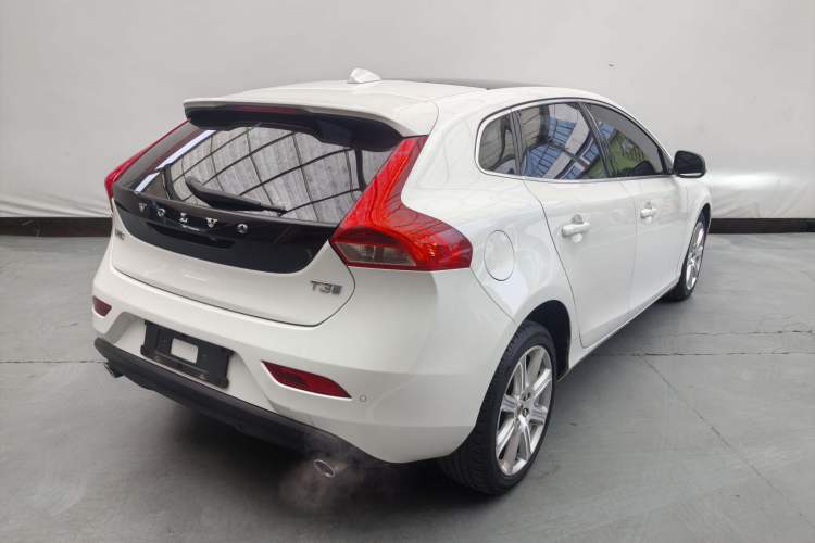 Used Volvo V40 2018 T3 Zhiya Edition
