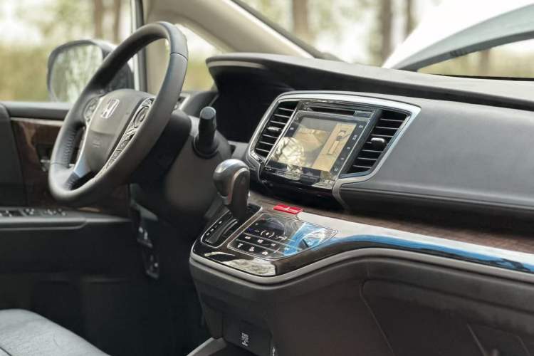 Used Honda Odyssey 2015 Revised Version 2.4L Supreme Edition
