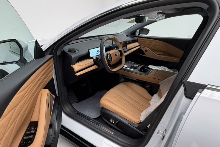 Used Geely Galaxy 8 2025 130km EM-i Deluxe Edition
