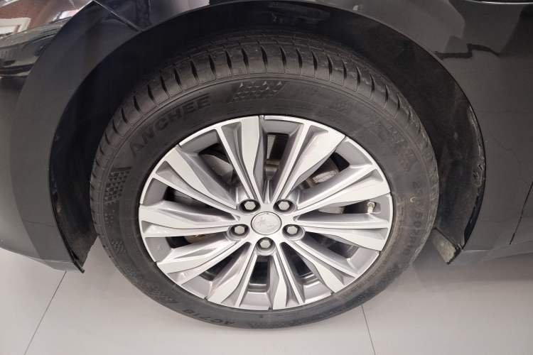 Used Hongqi E-QM5 2022 431 km Charge & Enjoy Edition