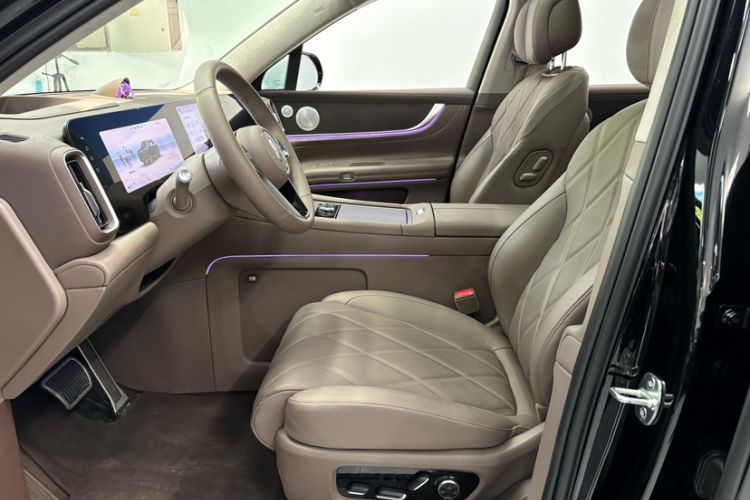 Used Hima AITO M9 2025 Extended-Range Ultra Version 52 kWh 6-Seater Interior 1