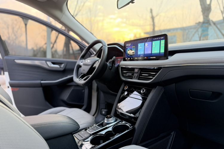 Used Ford Escape 2020 EcoBoost 245 Two-Wheel-Drive Titanium Edition
