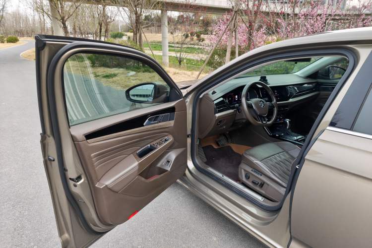 Used Volkswagen Passat 2020 330TSI Luxury Edition China VI