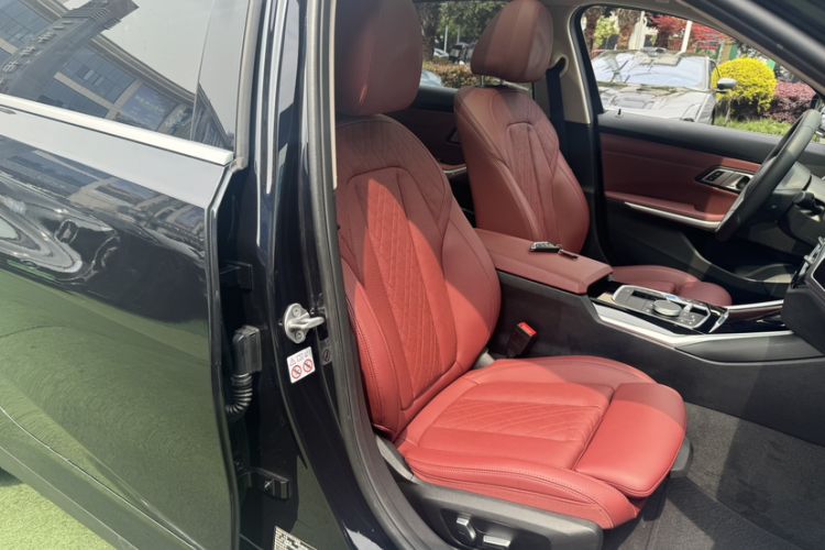 Used BMW i3 2022 eDrive 35 L Right Front Seat