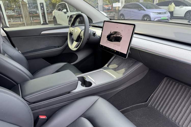 Used Tesla Model Y 2024 Long-Range All-Wheel-Drive Version