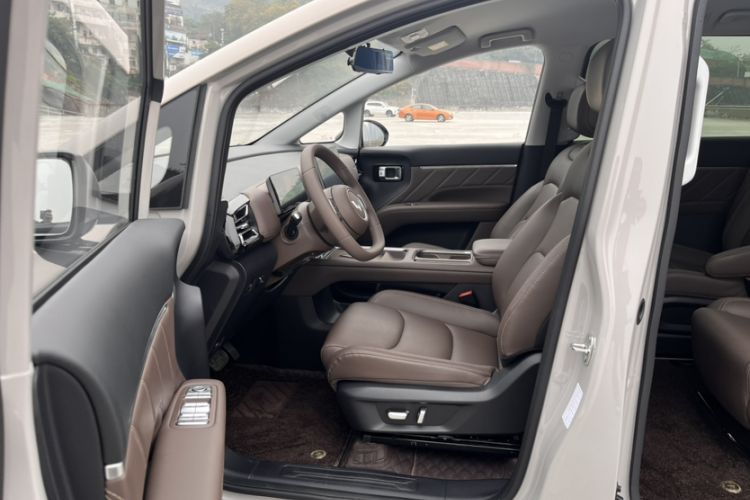 Used Wuling Wuling Starlight 730 2025 Model Plug-in Hybrid 125km Luxury Edition
