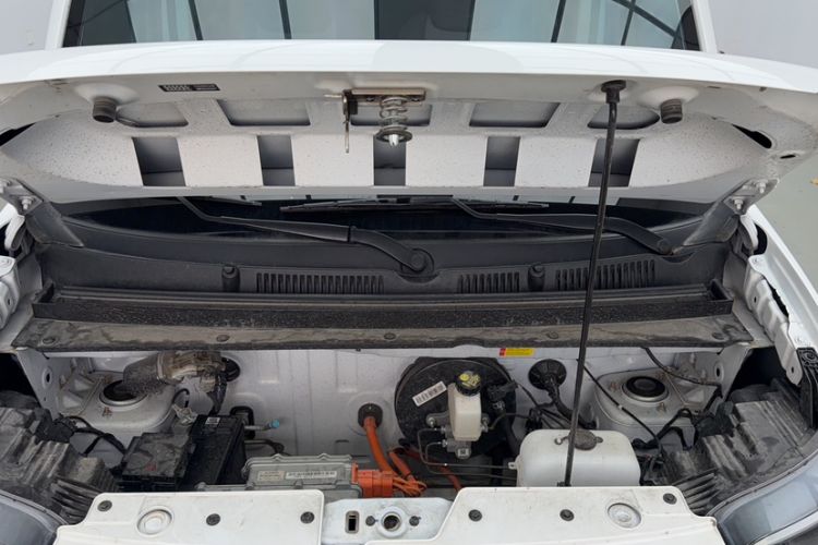 Used Wuling Zhiguang New Energy 2025 Model 305km Ambitious Edition Interior 3