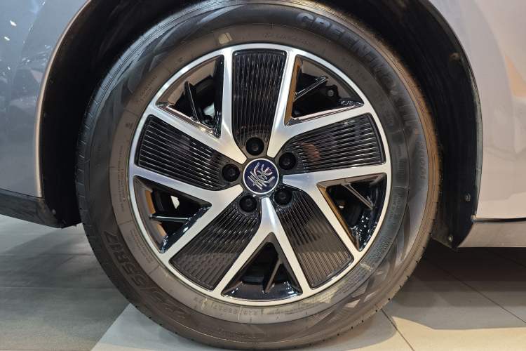 Used BYD Qin L 2025 DM-i Smart Drive 80KM Superior Model