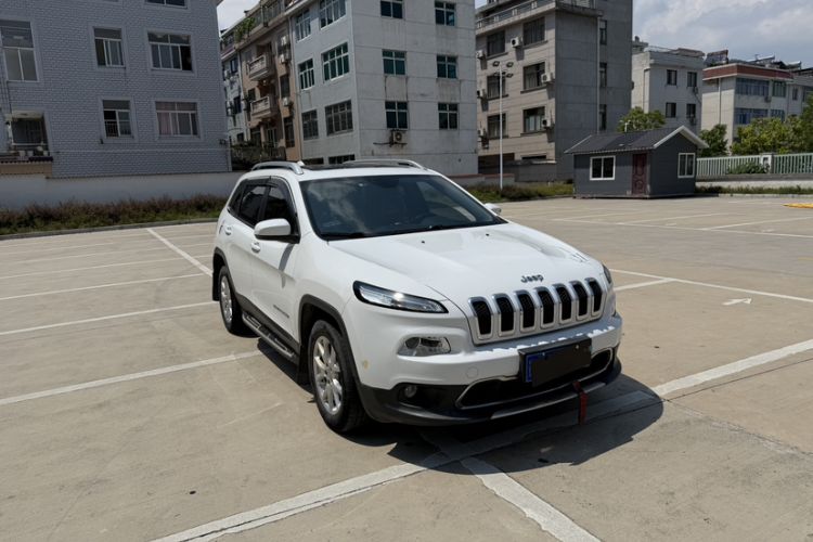 Used Jeep Cherokee 2017 2.0L Superior Edition